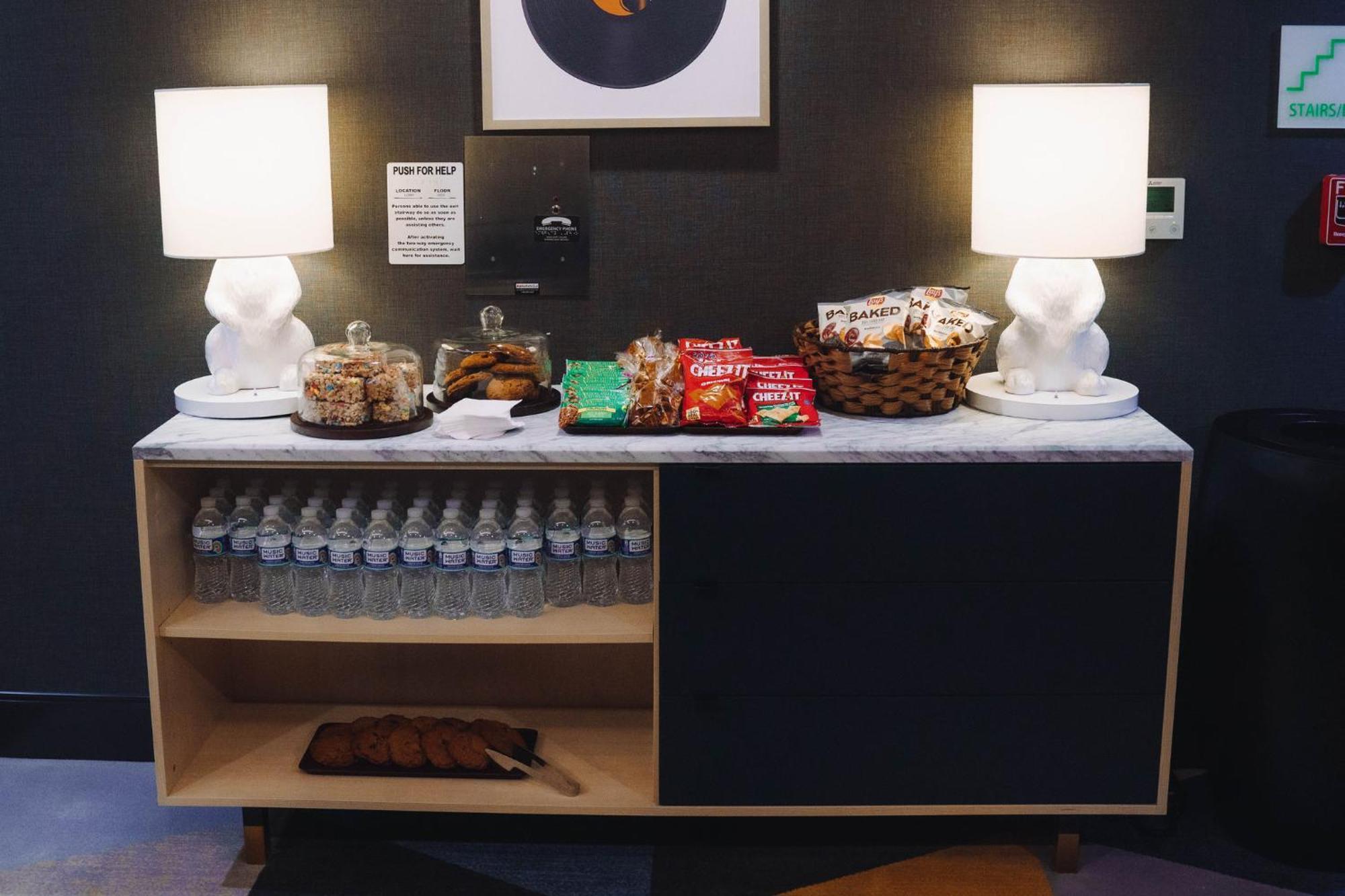 Holiday Inn & Suites Nashville Downtown Broadway Esterno foto